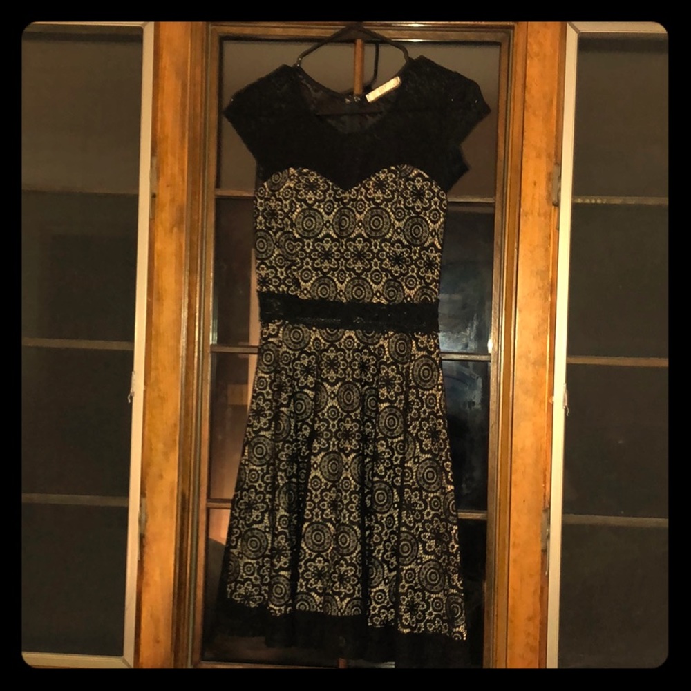 Sof USA lace dress black w nude size small